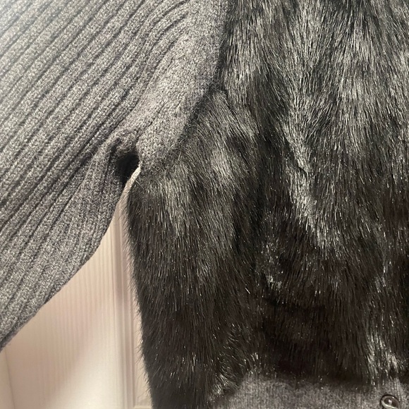 Simply Vera Vera Wang Charcoal Faux Fur Sweater - Picture 7 of 7